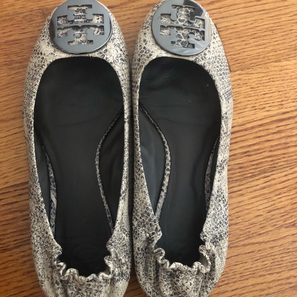 Tory Burch flats! Size 39.5 in great condition!!!